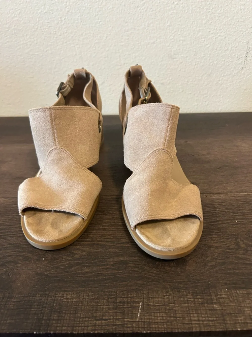 Koolaburra by Ugg Kaiah Suede Sandals